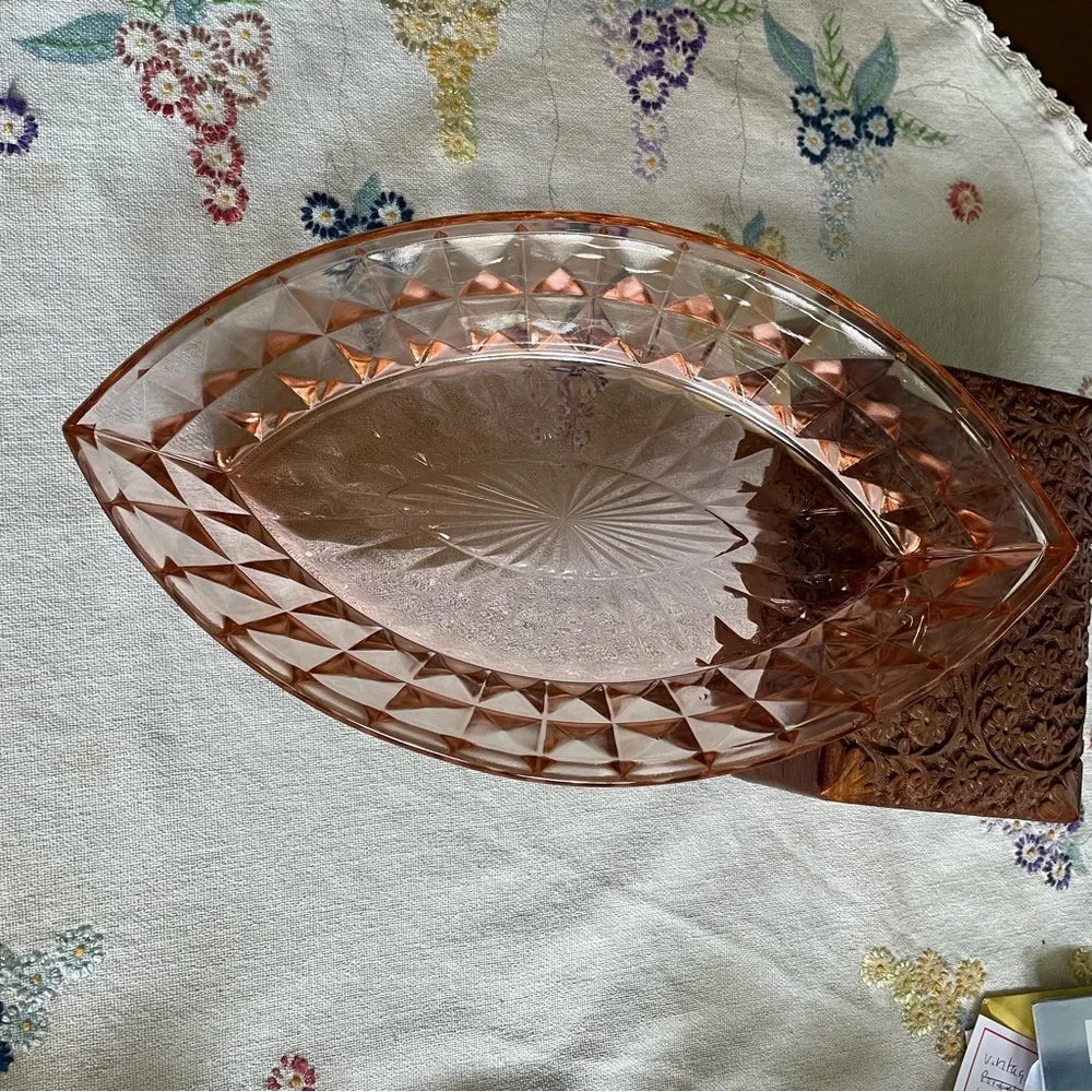 Antique Jeanette Glass Co. Windsor Diamond Pattern Pink Boat Shaped Bowl. 11.75
